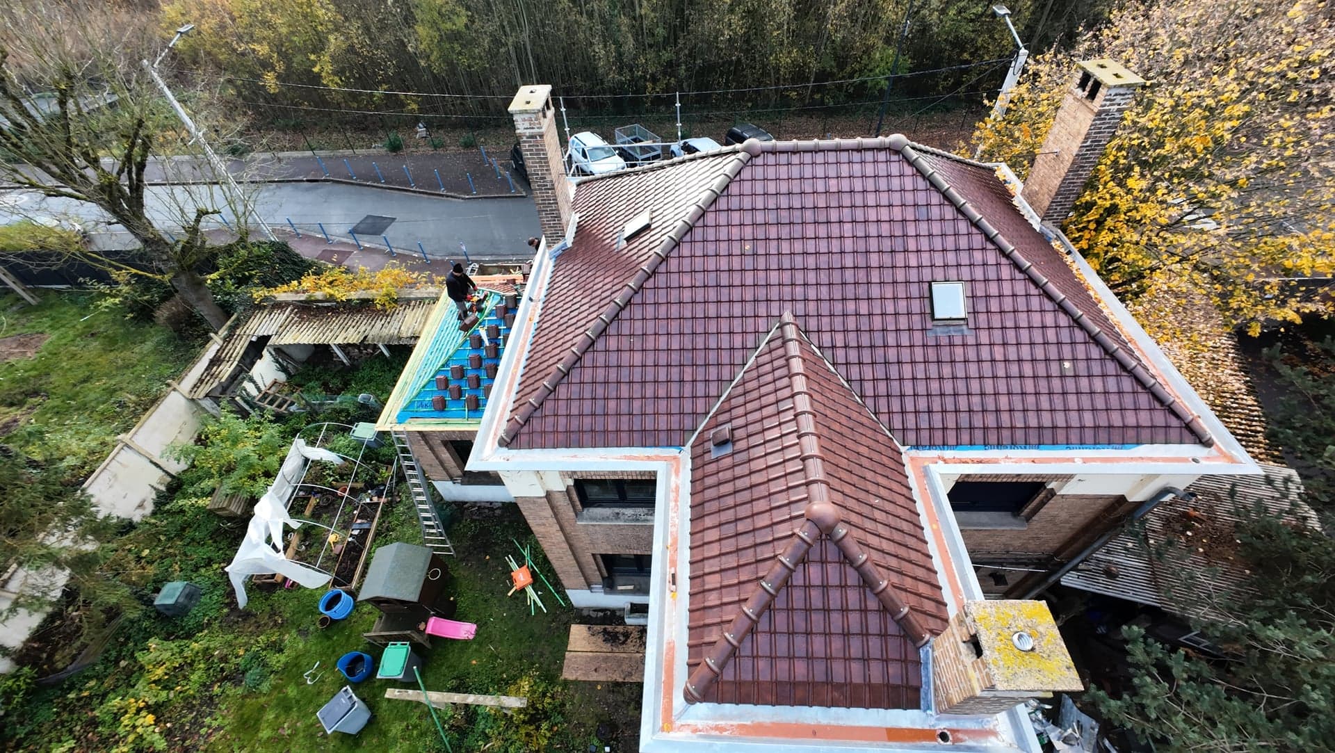 Photo aérienne de site de construction et abords